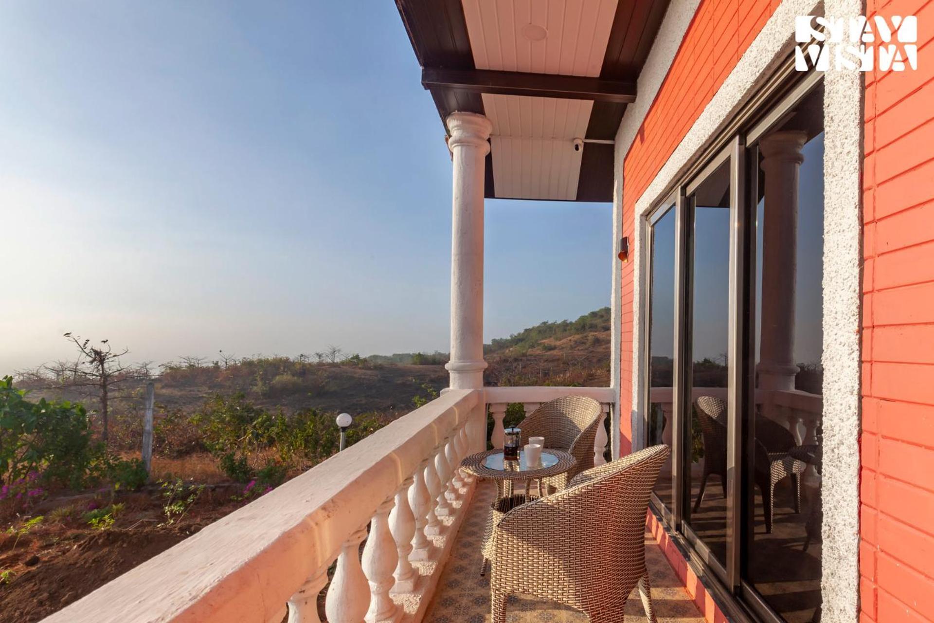 Stayvista'S Nirvana Villa - Sea & Mountain-View Retreat With Spacious Lawn & Indoor-Outdoor Activities Alibag Bagian luar foto